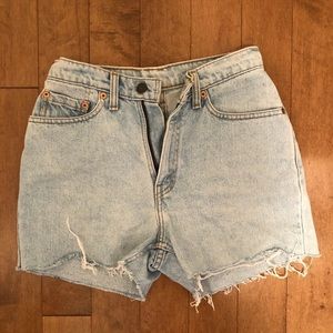 COPY - Light wash Levi jean shorts